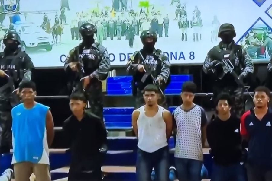 Dos menores y un venezolano entre los detenidos por irrumpir en TV de Ecuador