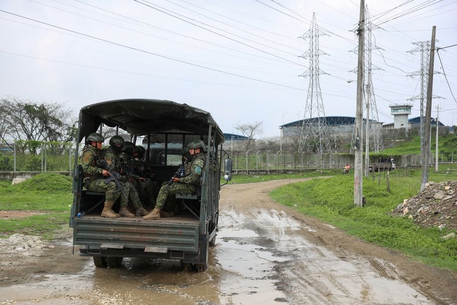 Columna de Lucía Dammert: Lecciones de la guerra en Ecuador