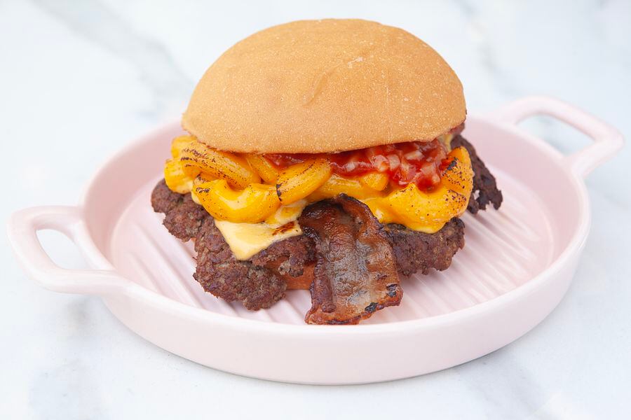 Receta: hamburguesa con macarrones con queso
