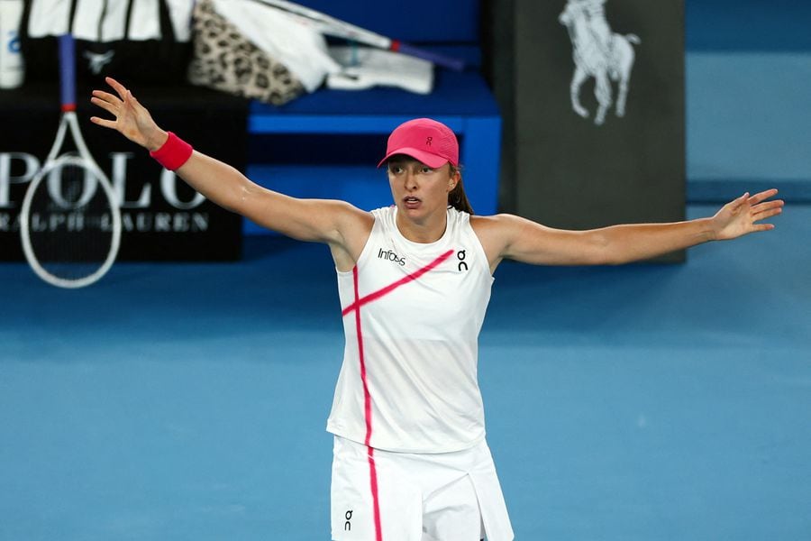 Swiatek, Zverev y Norrie remontan para seguir en el Australian Open