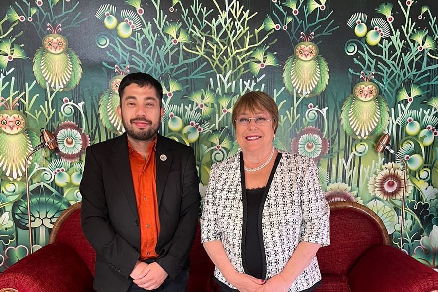 En medio de solicitud del Servel para disolver el partido: timonel de Comunes se reúne con expresidenta Bachelet