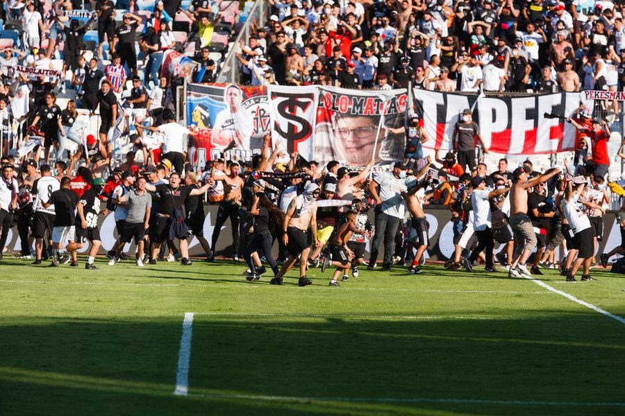 Antofagasta recibe gran multa por destrozos de barristas de Colo Colo