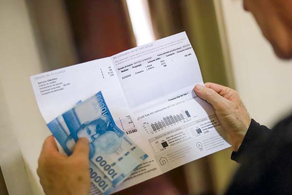 CNE emite informe definitivo confirmando alzas en las cuentas de la luz