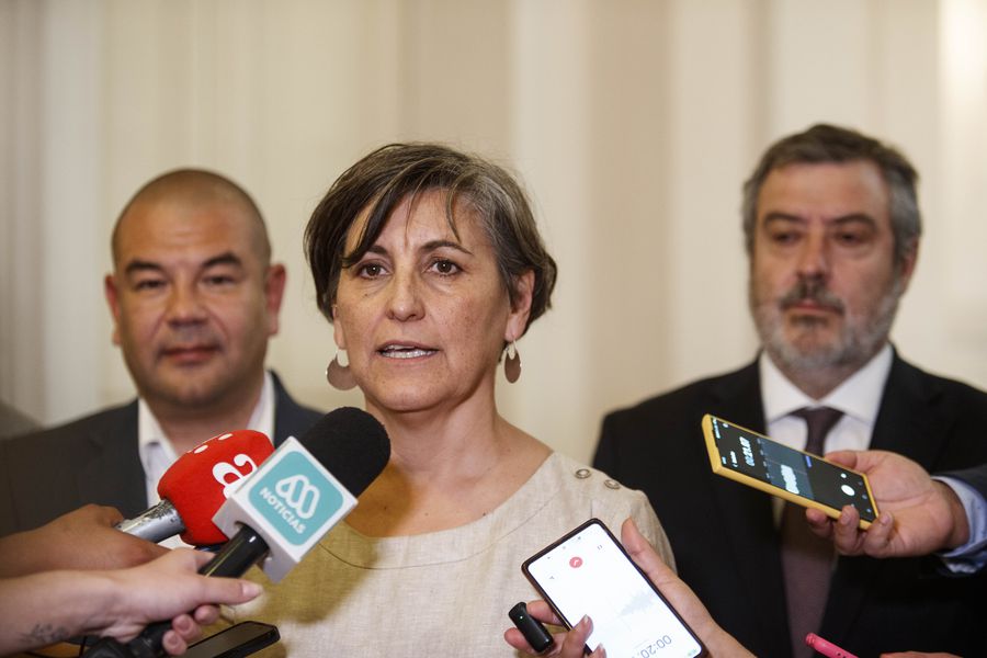Día negro para Ximena Aguilera: Senadores rechazan alza a los precios base de las isapres