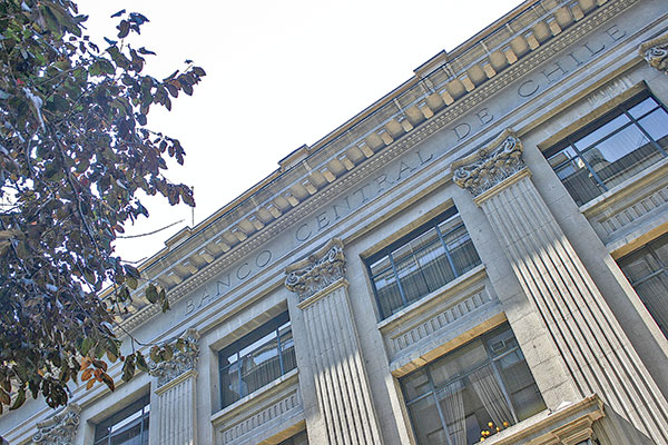 El Banco Central analizó aplicar un recorte de la tasa de interés menor a los 75 puntos base en diciembre