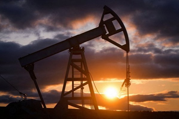 El precio del petróleo sube 3% tras ataque de EEUU y Reino Unido contra objetivos hutíes