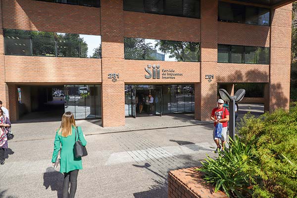 Especialistas piden resguardar derechos del contribuyente en el nuevo mecanismo para que el SII acceda a información financiera