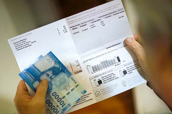 Gobierno ingresa proyecto para evitar inminentes alzas en las cuentas de la luz