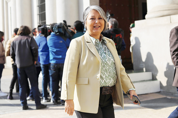 Gobierno sale a buscar votos para su reforma previsional y ministra Jara anuncia seguro de longevidad