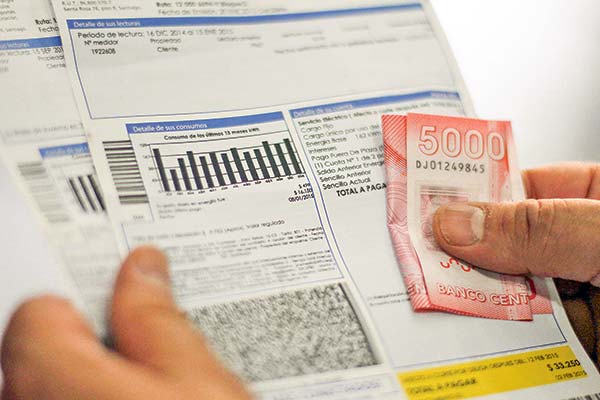 Pardow enfrenta dudas del Senado por proyecto de estabilización de tarifas eléctricas