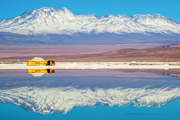 SQM suspende operaciones en el salar de Atacama ante bloqueo de comunidades