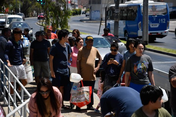 Sernac presenta demanda colectiva contra Aguas Antofagasta por extenso corte y pide multimillonaria multa por negligencia