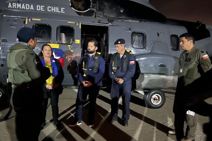 Presidente Boric realiza sobrevuelo sobre zonas afectadas por incendios en la Región de Valparaíso