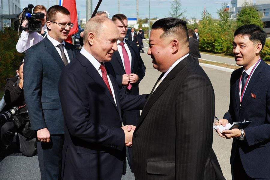 Putin regala un auto de alta gama a Kim Yong-un