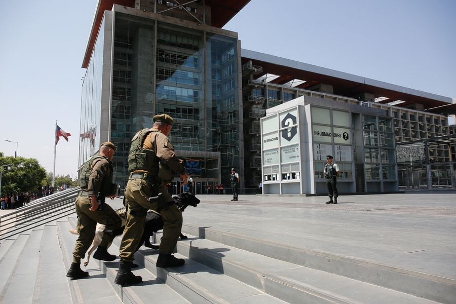 Carabineros descarta bomba en Centro de Justicia