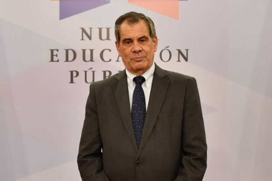 Se busca director de Educación Pública