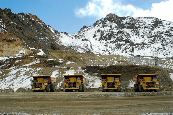 Anglo da pasos para convertir Los Bronces en mina subterránea y paraliza planta concentradora