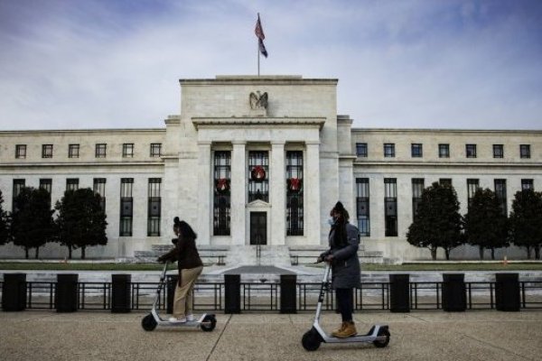 Mayoría de autoridades de la Fed apuntaron a los riesgos de un alivio monetario muy rápido en reunión de fines de enero