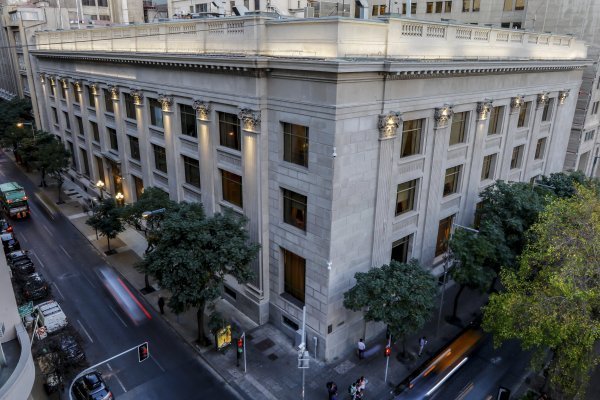 Operadores financieros apuestan por un recorte de 100 puntos en la tasa clave en reunión de abril