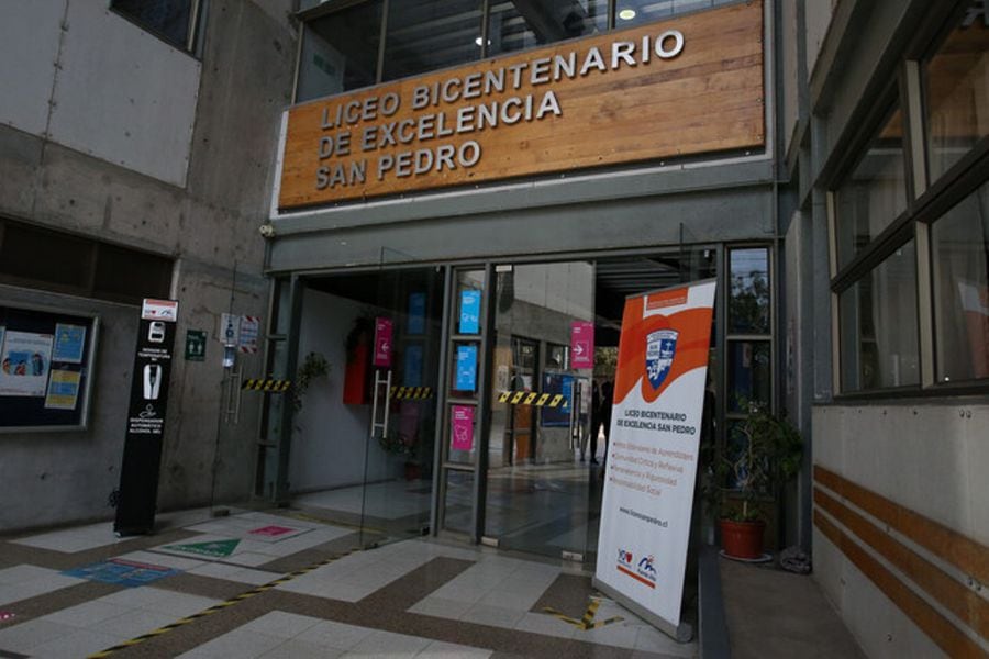 Diputados RN buscan renombrar red de Liceos Bicentenario en memoria de Piñera