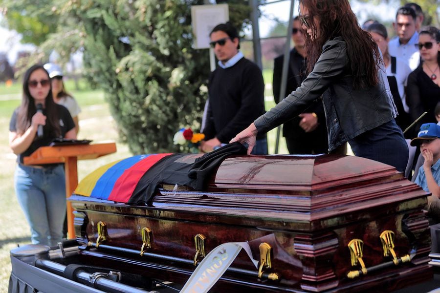 Hermana de Ronald Ojeda durante el funeral del exmilitar: “Hubo una total negligencia de Carabineros”