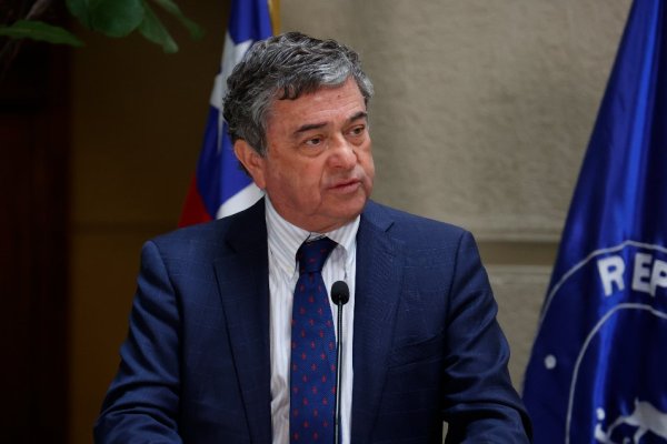 Coloma renuncia a la presidencia del Senado y en el PPD no sale humo blanco