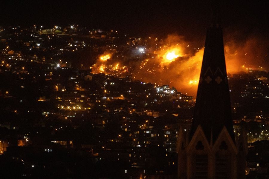 Convocan Cogrid nacional por incendio forestal en Valparaíso