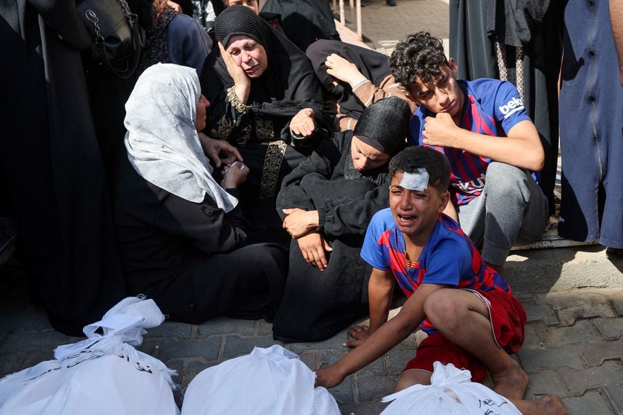 Mueren siete palestinos en bombardeos israelíes contra tiendas de campaña en una “zona segura” de Gaza