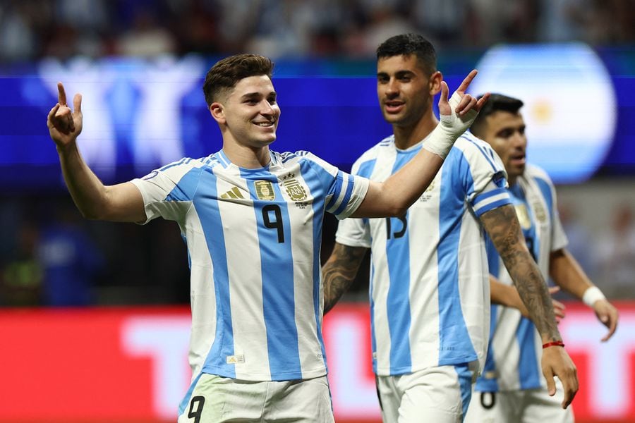 Argentina debuta con paso de campeón en la Copa América