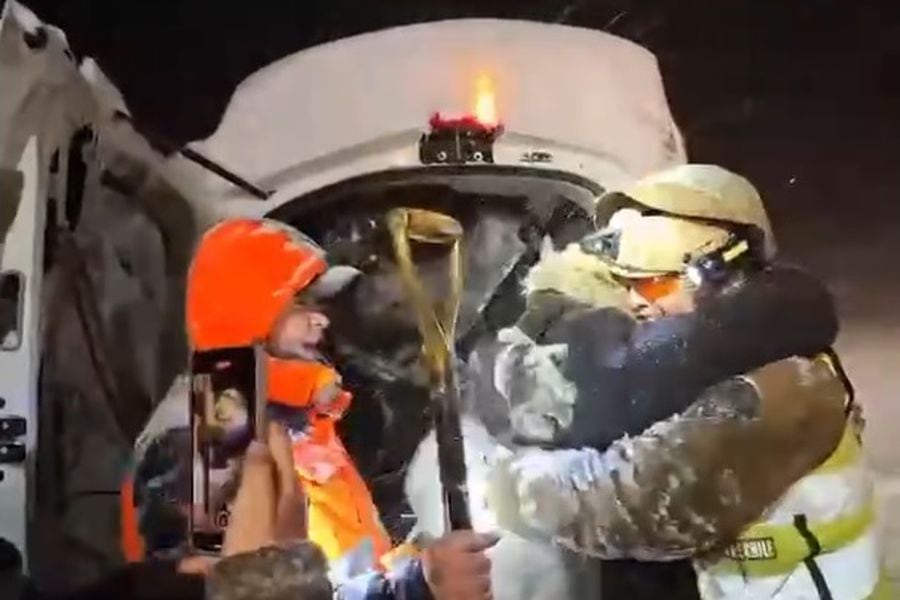 Rescatan a hombre desde automóvil sepultado por la nieve camino a Valle Nevado