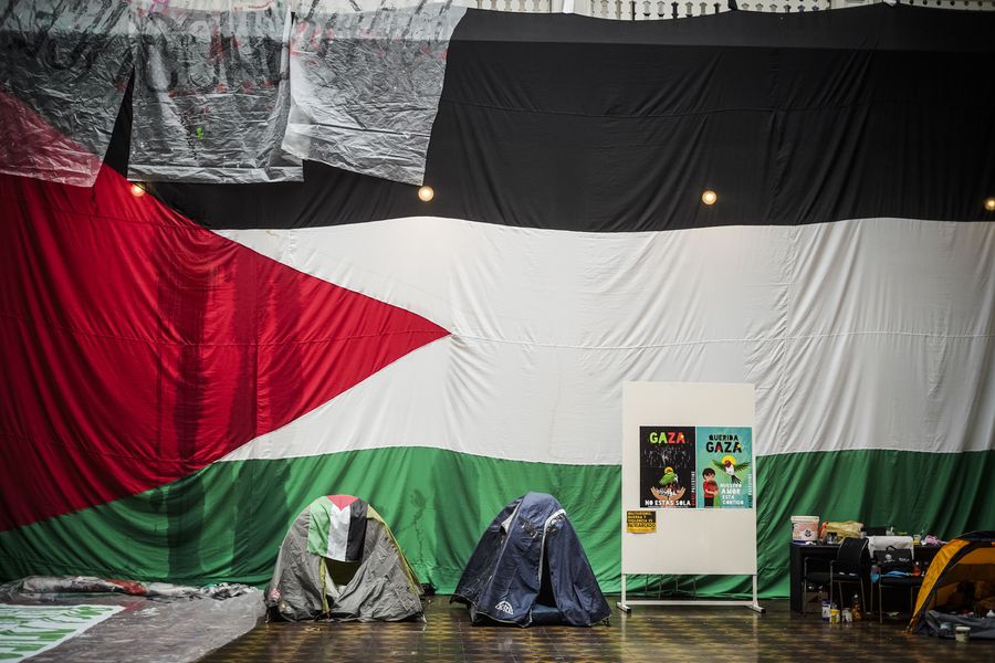 Sin la presencia de la rectora, ni acuerdo sobre plebiscito triestamental: la cita entre los estudiantes del acampe de la U. de Chile y sus autoridades