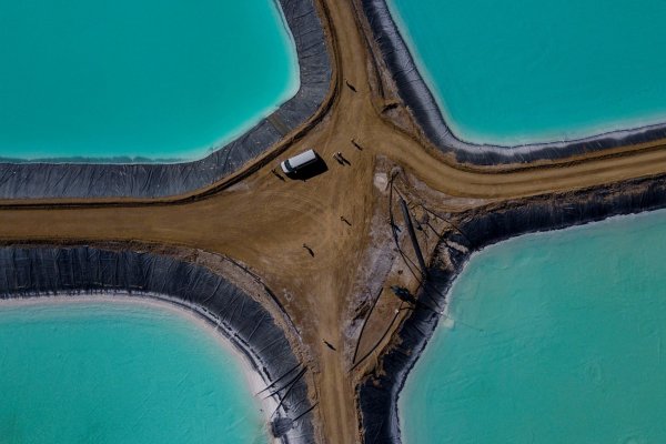 Albemarle reconoce que está preocupada por los precios del litio, pero ve una fuerte demanda a largo plazo