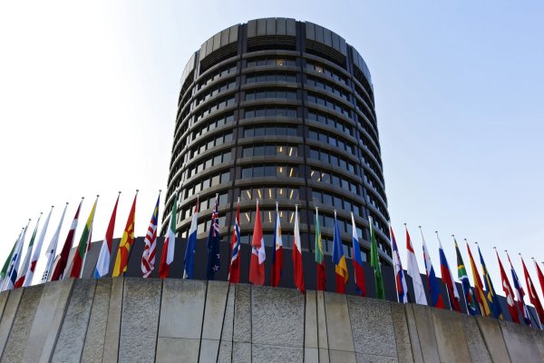 El BIS advierte a los bancos centrales que la inteligencia artificial que no debe reemplazar a humanos al fijar tasas de interés