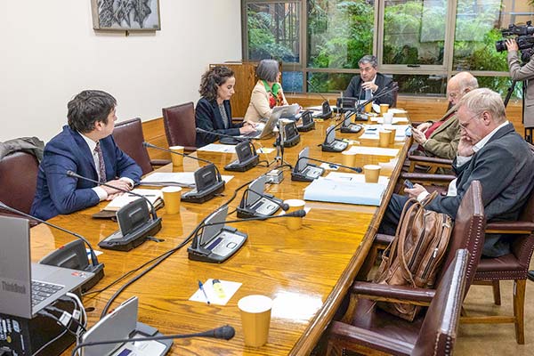 Julio será mes clave: conversaciones políticas se aceleran para alcanzar un acuerdo por el proyecto antievasión