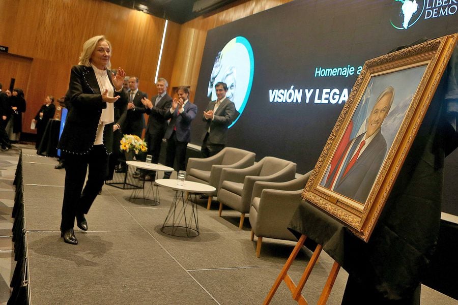 La advertencia de Cecilia Morel en homenaje a Piñera