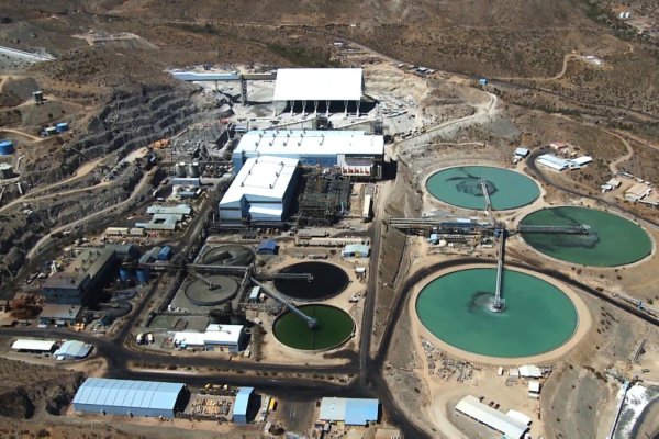 Brazo minero del grupo Luksic baja 4% producción de cobre en el primer semestre, pero los ingresos suben