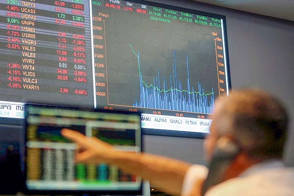 ¿Qué pasa con la región? Latinoamérica cae más de 10% en bolsa mientras emergentes y desarrollados suben