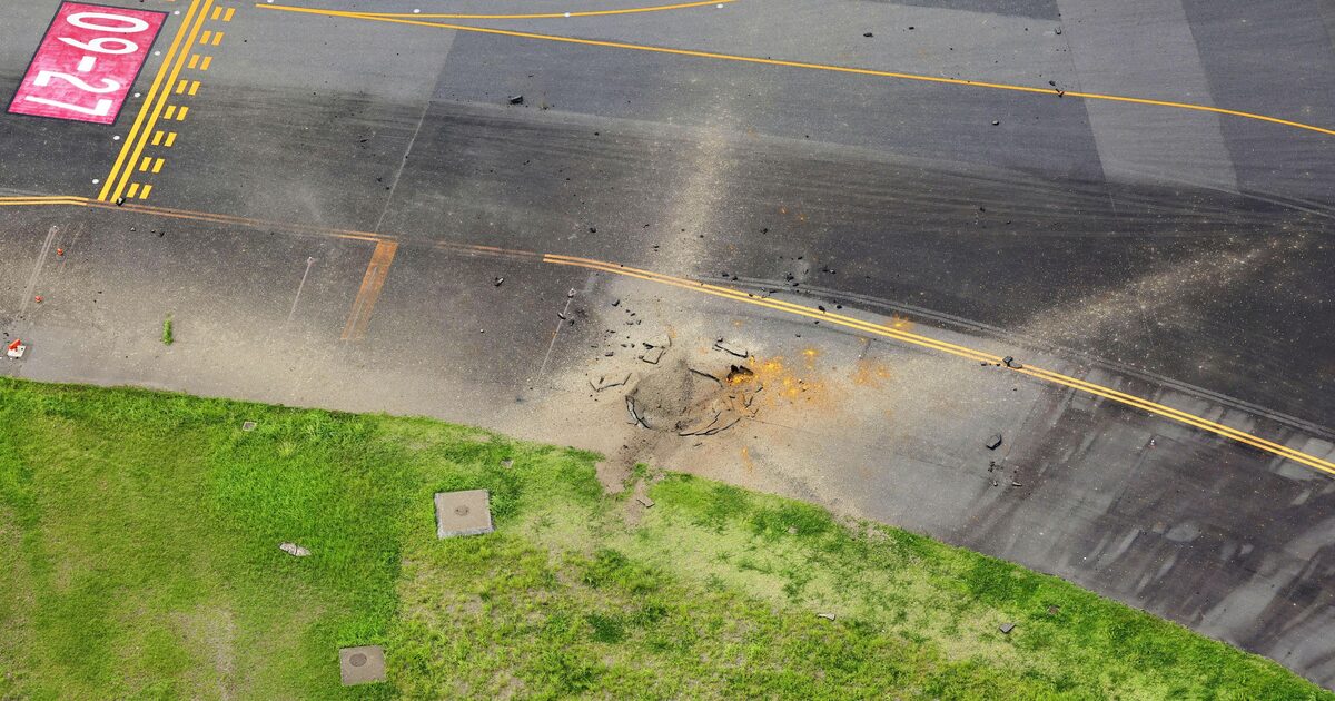 Bomba estadounidense de la Segunda Guerra Mundial explota en un aeropuerto japonés