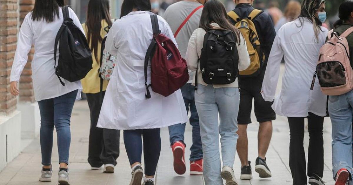 Las reacciones oficialistas y de oposición al proyecto que pone fin al CAE