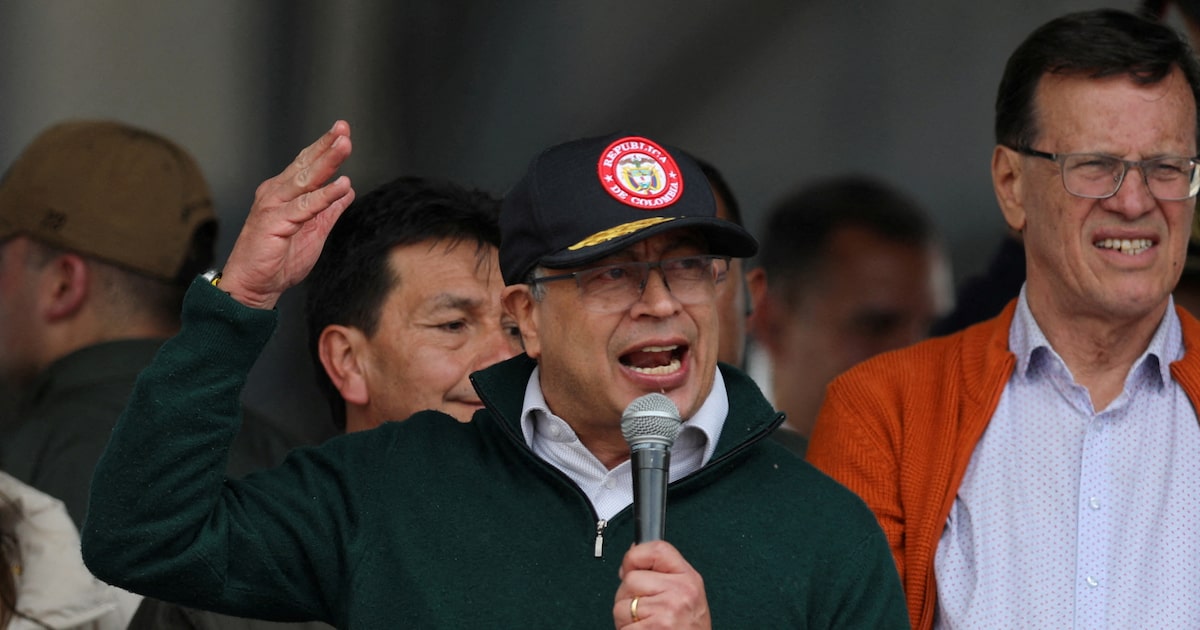 Petro ordena bombardear facción del EMC luego de ataque armado con drones