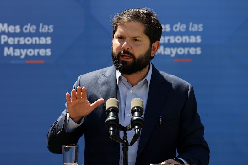 En Lampa, durante unos 50 minutos, el presidente Gabriel Boric brindó explicaciones sobre el caso de Manuel Monsalve.