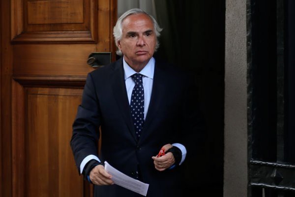 Caso Audios: Andrés Chadwick renuncia a su militancia en la UDI y presenta una querella contra 10 diputados oficialistas