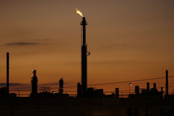 El barril de Brent hoy cae de la marca de US$ 80