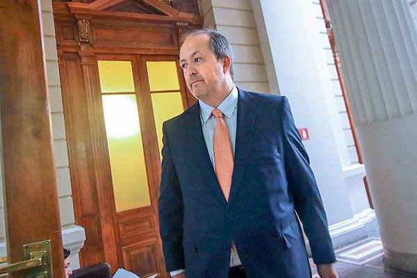 Fiscal nacional Valencia aclara relación con Andrés Chadwick