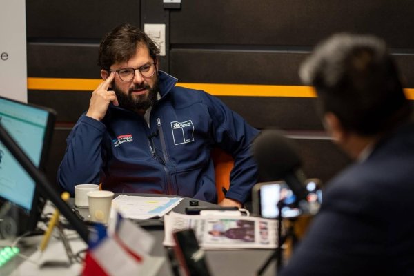 Gabriel Boric sale en defensa de Irina Karamanos y descarta financiamiento irregular