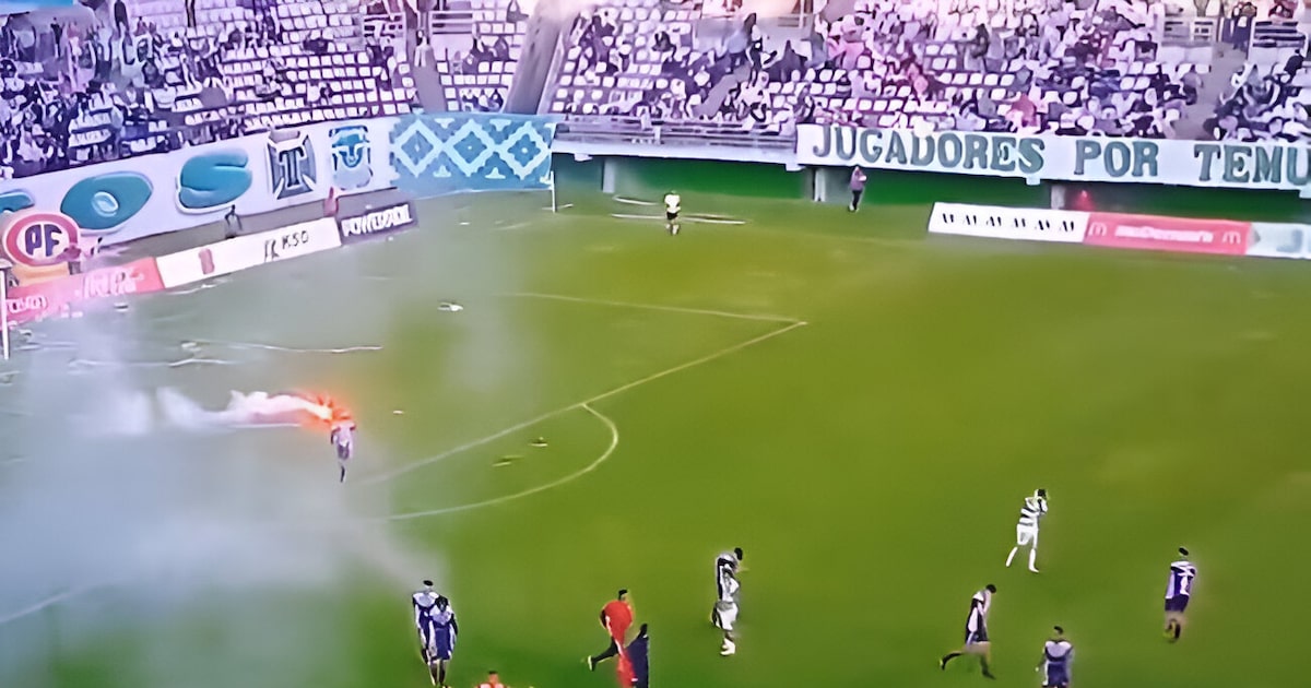 Hinchas de Temuco lanzan bengalas en derrota ante Recoleta