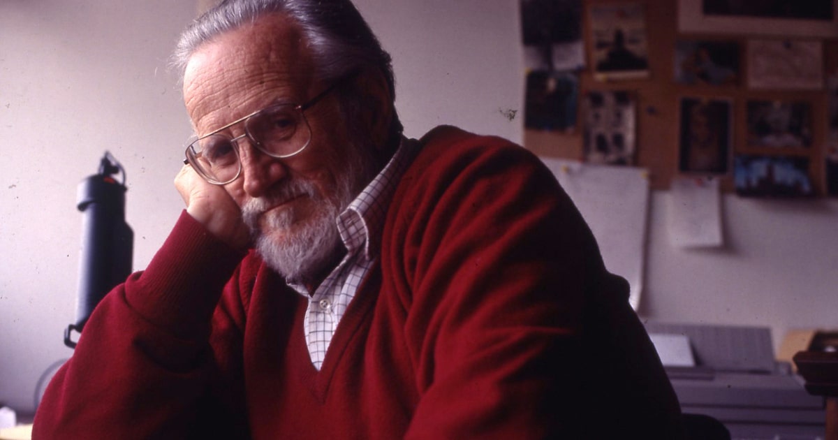 UDP celebra a José Donoso con exposición de su obra y placa conmemorativa en su casa de infancia