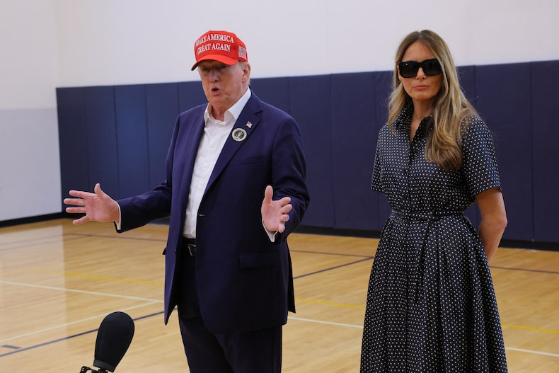 El candidato presidencial republicano, el expresidente estadounidense Donald Trump, vota el día de las elecciones en Palm Beach