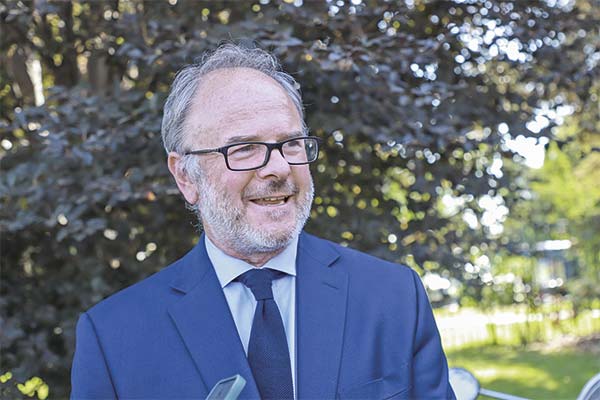 Alfonso Swett bajo la mirada de Bernardo Larraín