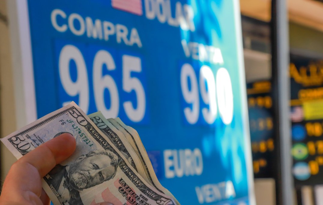 Dólar hoy en Chile: divisa vuelve a subir, ¿llegará hasta los $ 1.000?